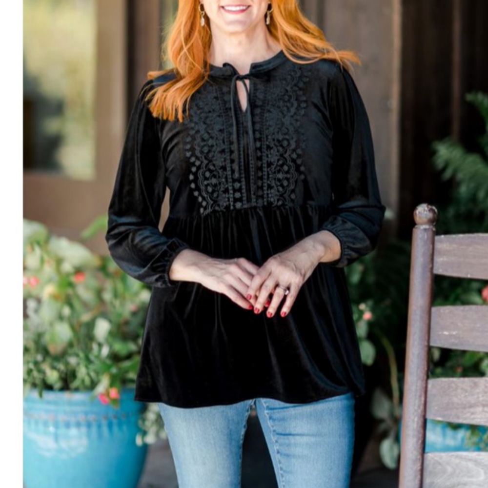 A New the pioneer woman embroidered empire waist tunic